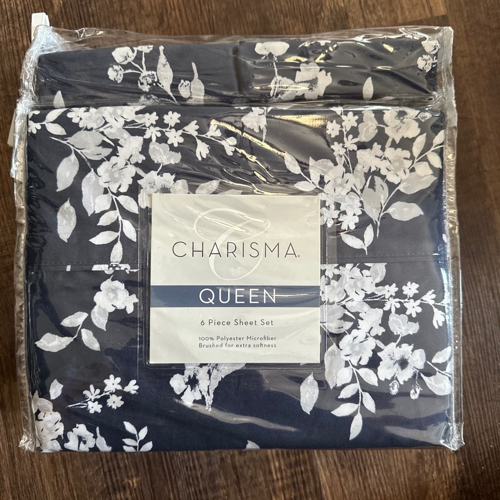 NWOT Charisma 6 piece queen sheet set - Navy Floral